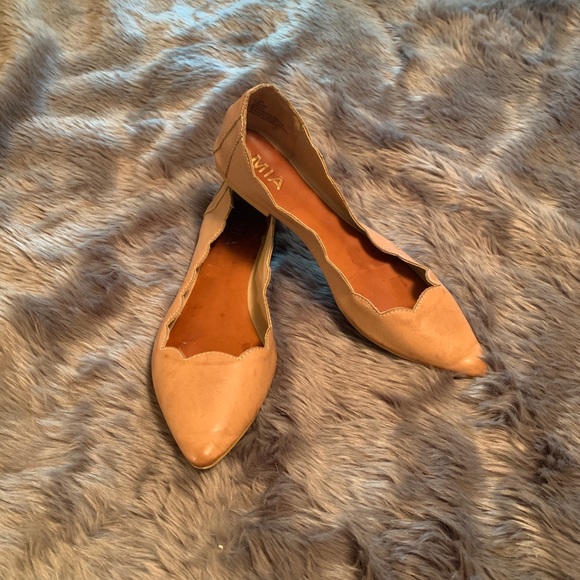 MIA Shoes - MIA Tan Scalloped Flats